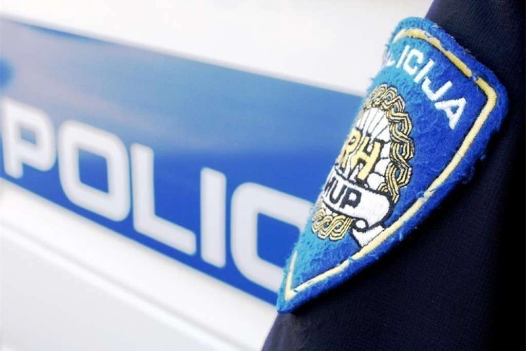 Split: U stanu ozlijeđen bračni par, uhićena treća osoba